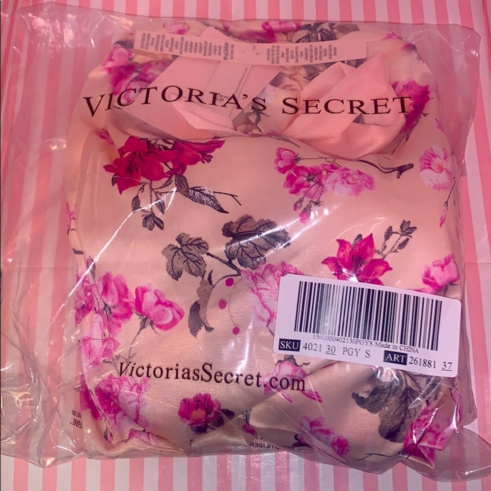 Victoria’s Secret satin slippers 💤💘